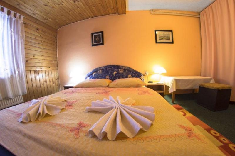 Hotel Fran Маков Екстериор снимка