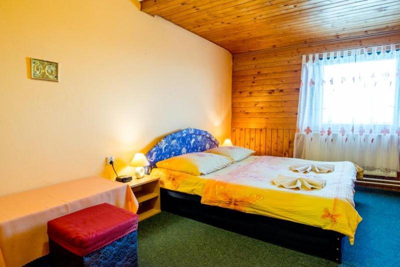 Hotel Fran Маков Екстериор снимка